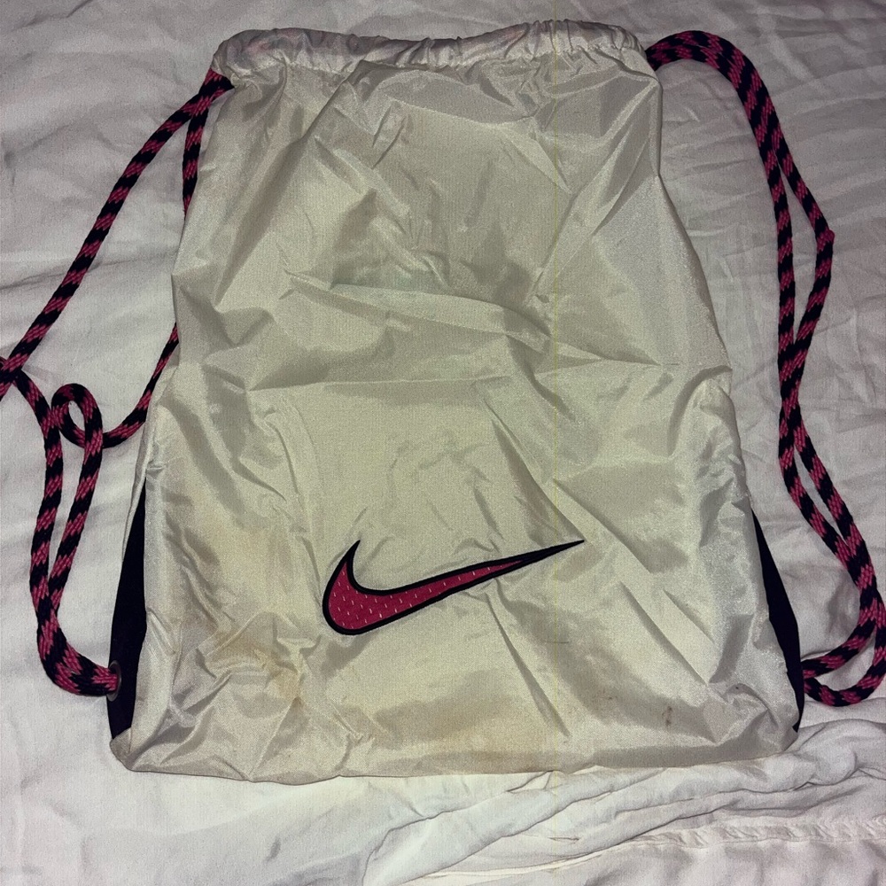 Nike White and Pink Drawstring Bag